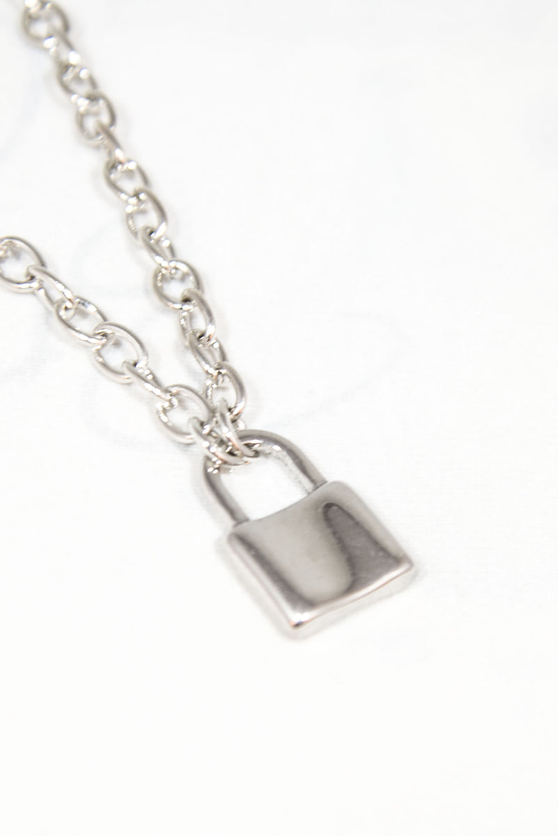 Silver Y2k Padlock Necklace UK Fashion THE VINTAGE SCENE The Vintage Scene